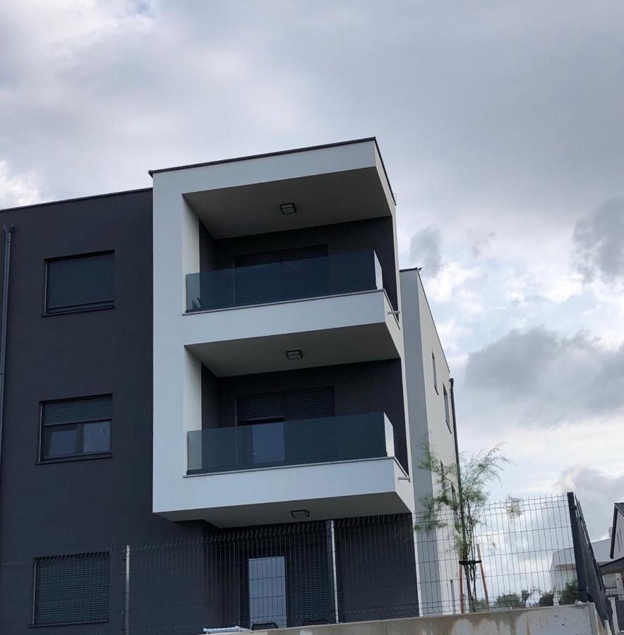 Urban Apartment *